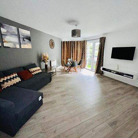 Luxury Apartments - Wallis Square, Farnborough Farnborough  Bagian luar foto