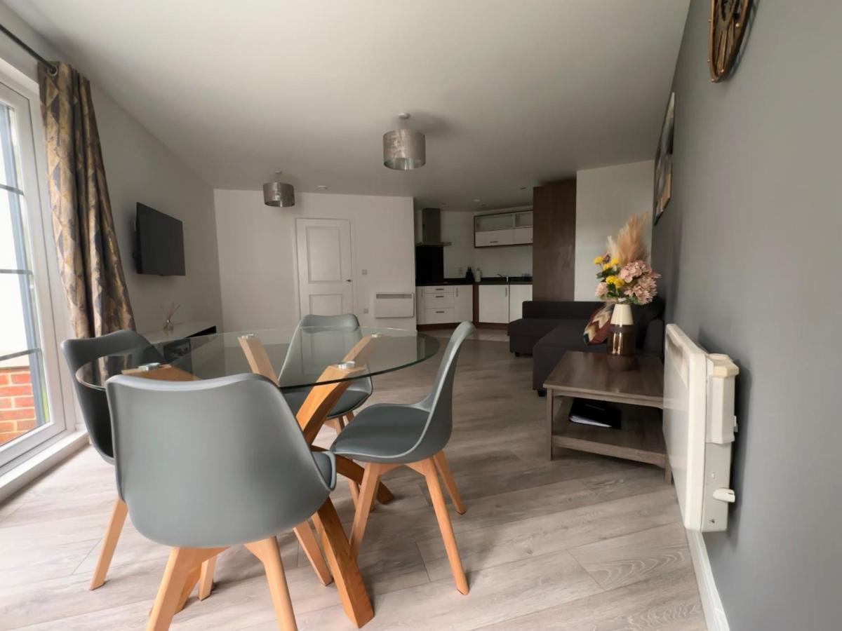 Luxury Apartments - Wallis Square, Farnborough Farnborough  Bagian luar foto